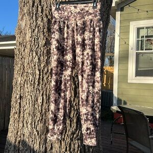 Athleta Salutation Printed Jogger Size Small